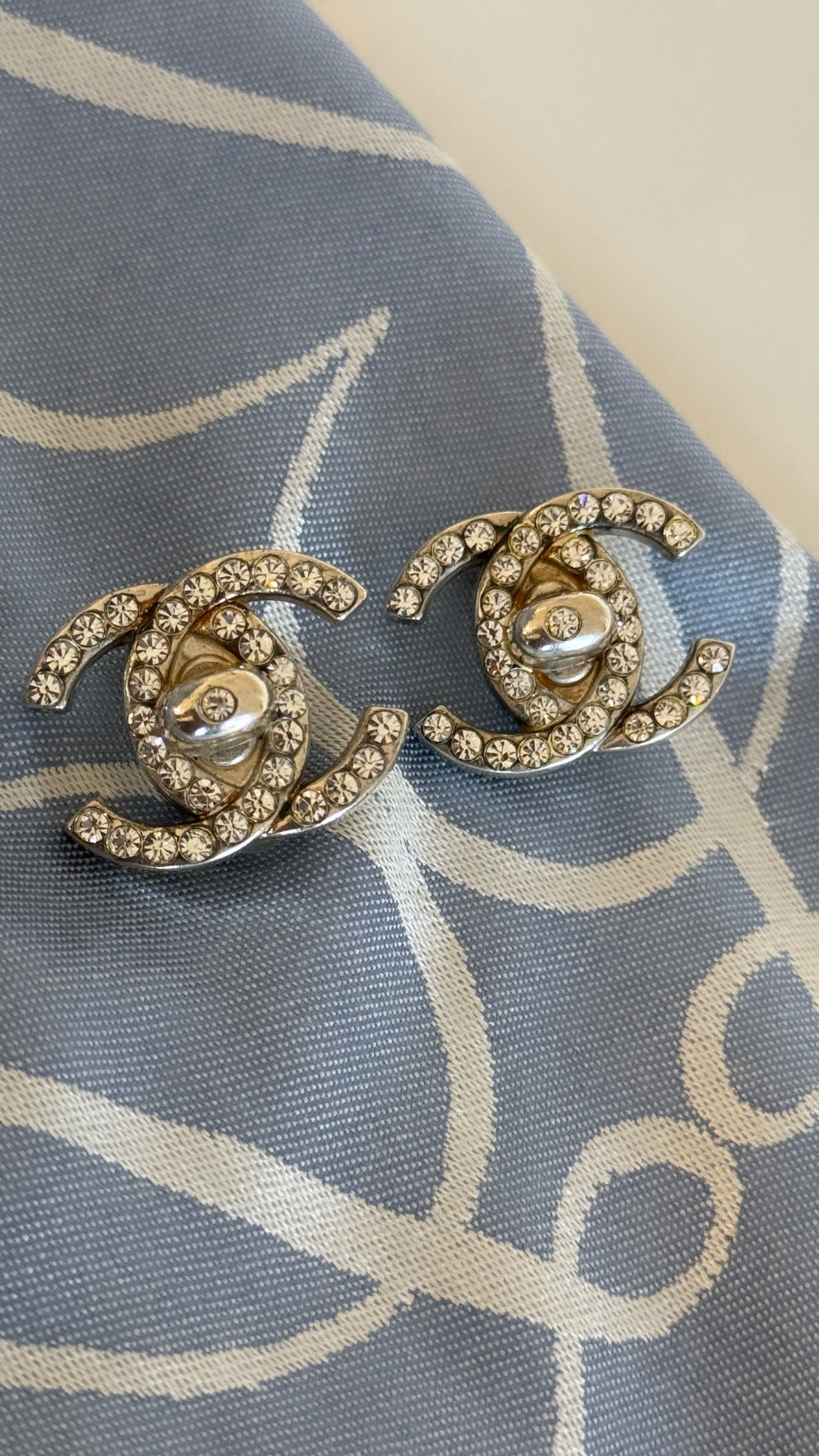 CC Rhinestone Turn lock Clip-on Earrings