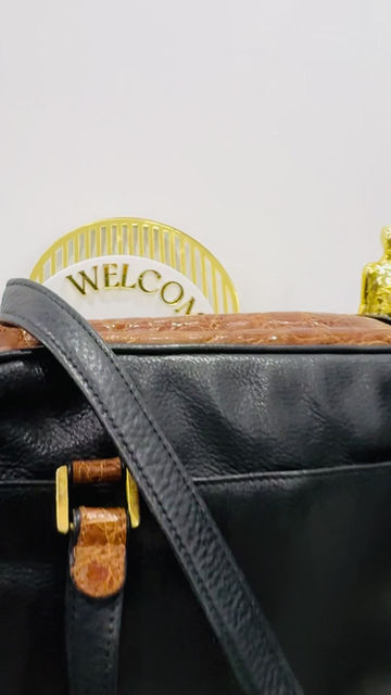 Thumbnail: Classic Vintage LOEWE Shoulder bag 
