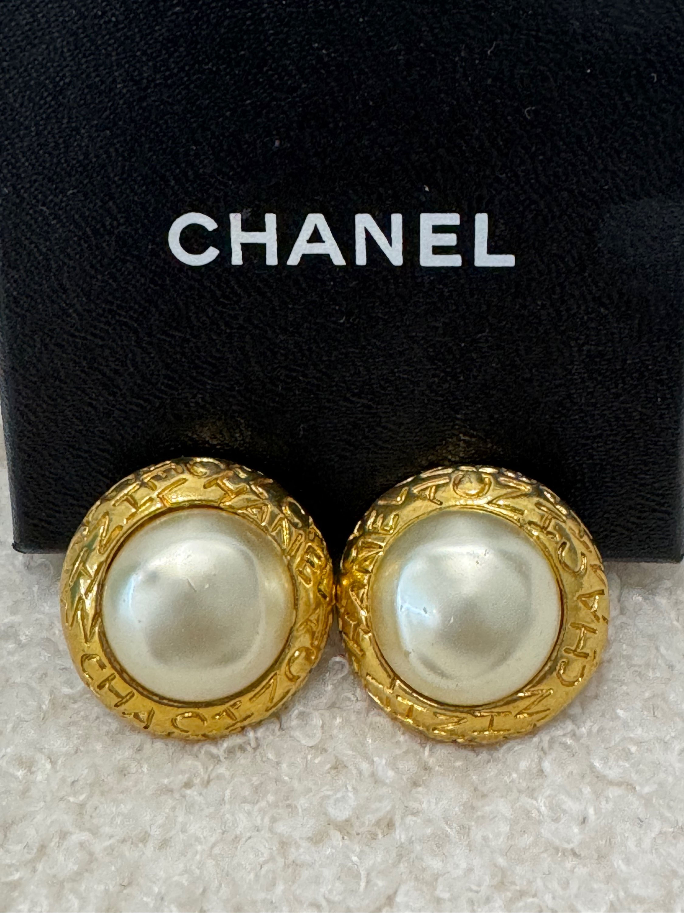 Vintage chanel clip-on earrings 