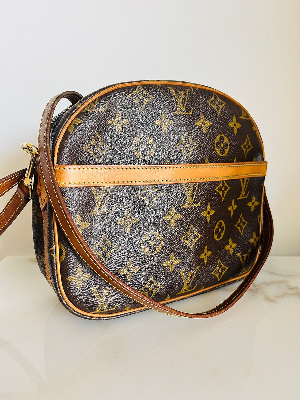 Thumbnail: LOUIS VUITTOn SENLIS CROSSBODY MONOGRAM 
