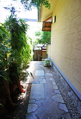 玄関アプローチ