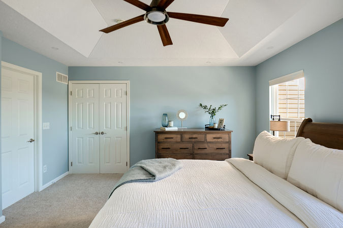 bed, fan, dresser, decor
