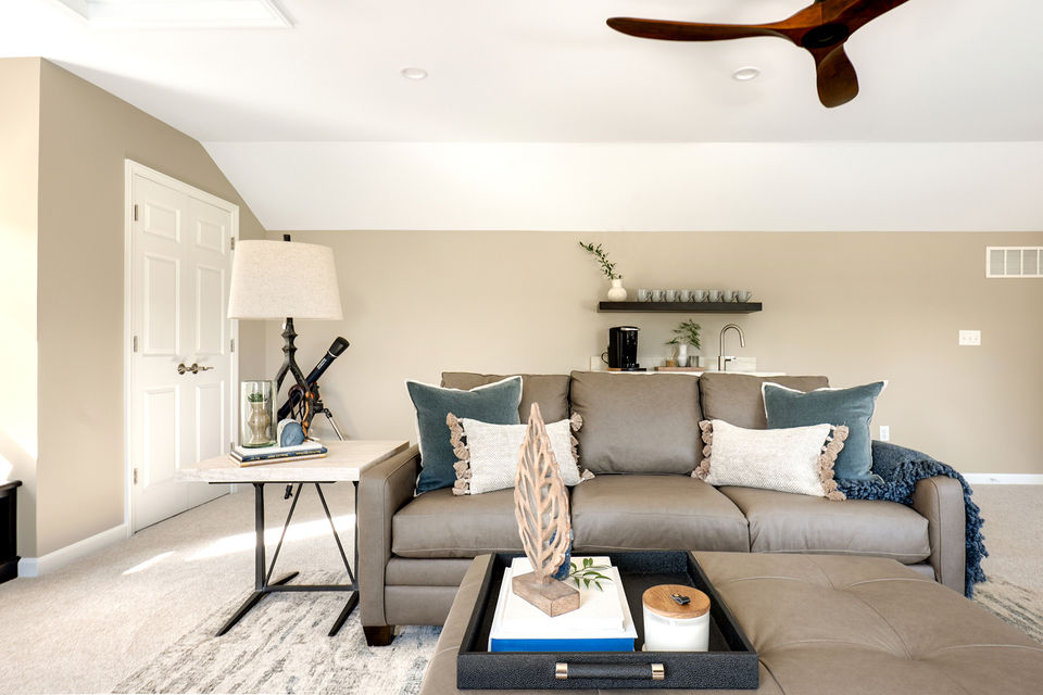 couch, bar, fan, rug, decor