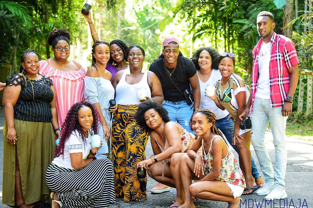 Group photo of bloggers at Castleton. Photo credits: https://www.instagram.com/mdwmediaja