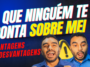 Imagem mostra um homem sorridente com uma barba curta, vestindo uma camiseta azul e um homem mais baixo, também sorridente, com uma camiseta preta. Ambos estão em frente a um fundo que parece ser um ambiente de gravação ou estúdio. Há texto sobreposta à imagem que diz "O que você não sabe é que eu vou te mostrar algo, mas não posso contar. Vamos lá!". O texto está em inglês e parece ser uma mensagem de um vídeo ou um post social.