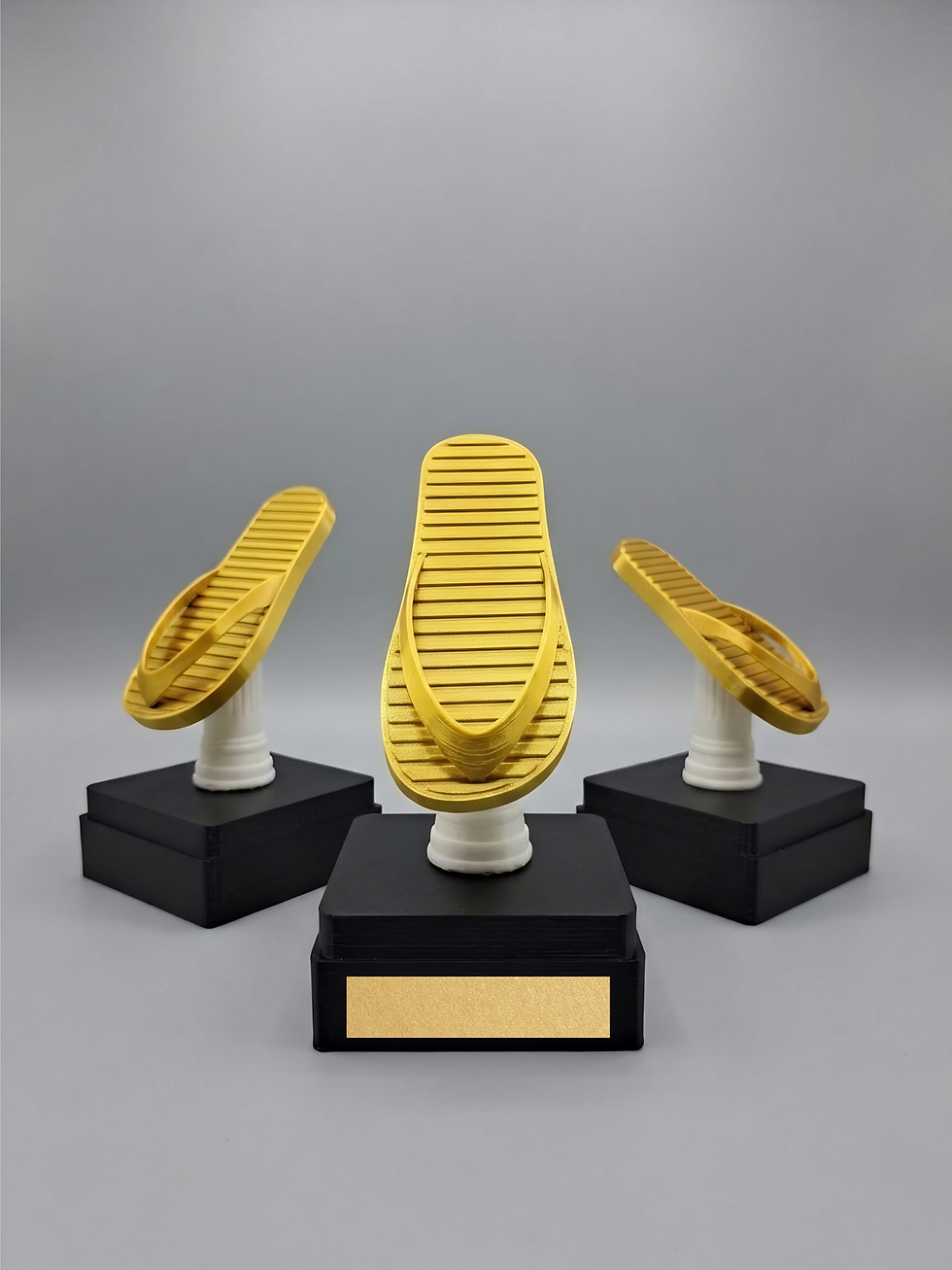 Trofeo Miglior Mamma: scultura 3D a tutto tondo vista da ogni lato, regalo unico in legno e design moderno.