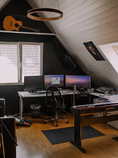 Unterrichtsstandort Stettbach-Dübendorf (p7) Fenster, Lampe, E-Piano jpeg.jpegjpeg.jpeg