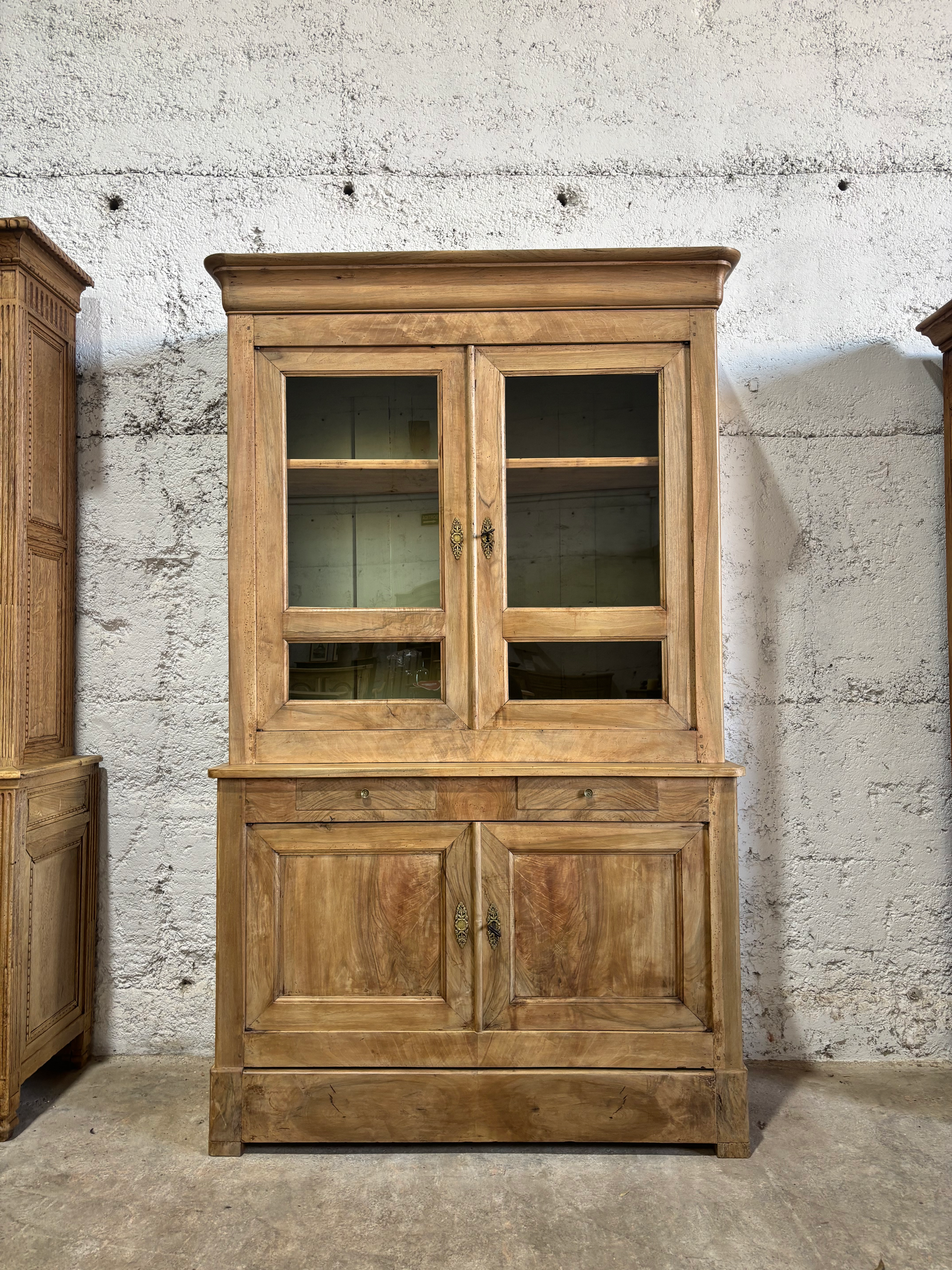 Vitrina francesa nogal