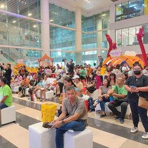 The crowd during the event period