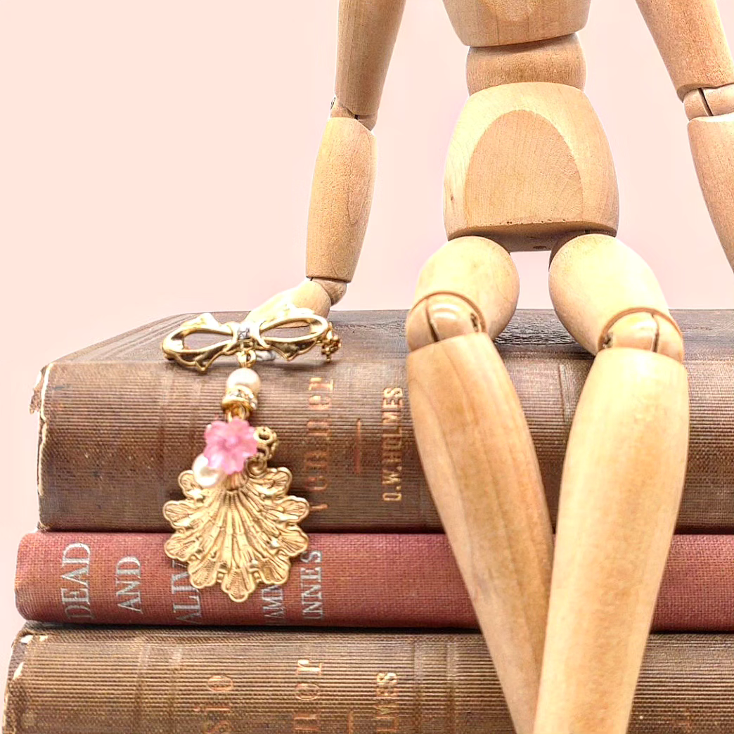 Lovely shell and flower pin