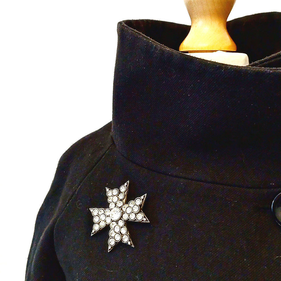 Thumbnail: Lisner cross brooch 