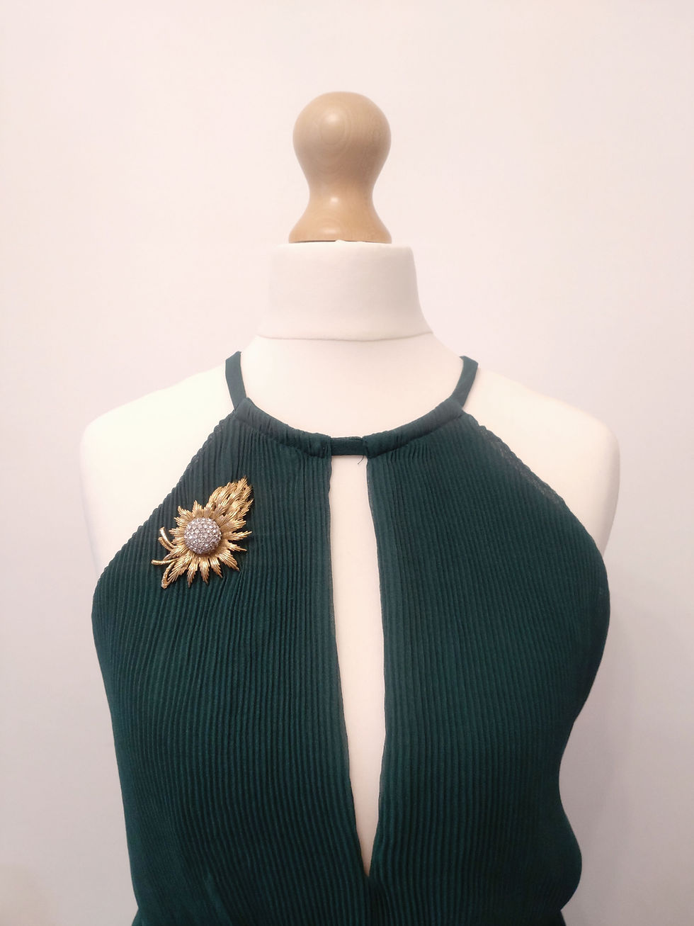 Thumbnail: Bold and Glamorous brooch