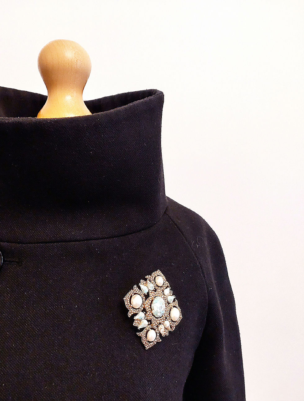 Thumbnail: Sarah Coventry pendant pin 