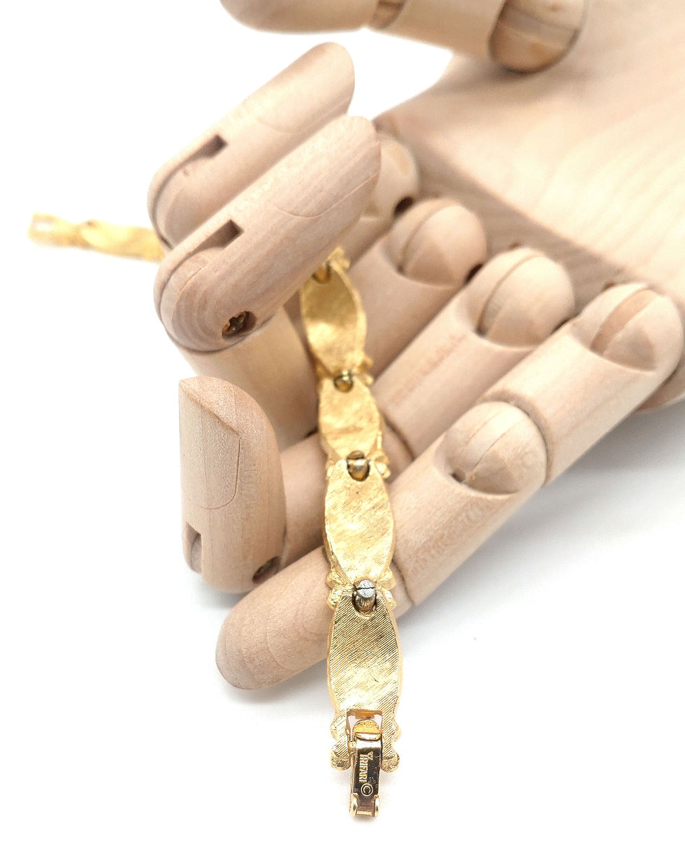 Thumbnail: Cute Trifari bracelet 