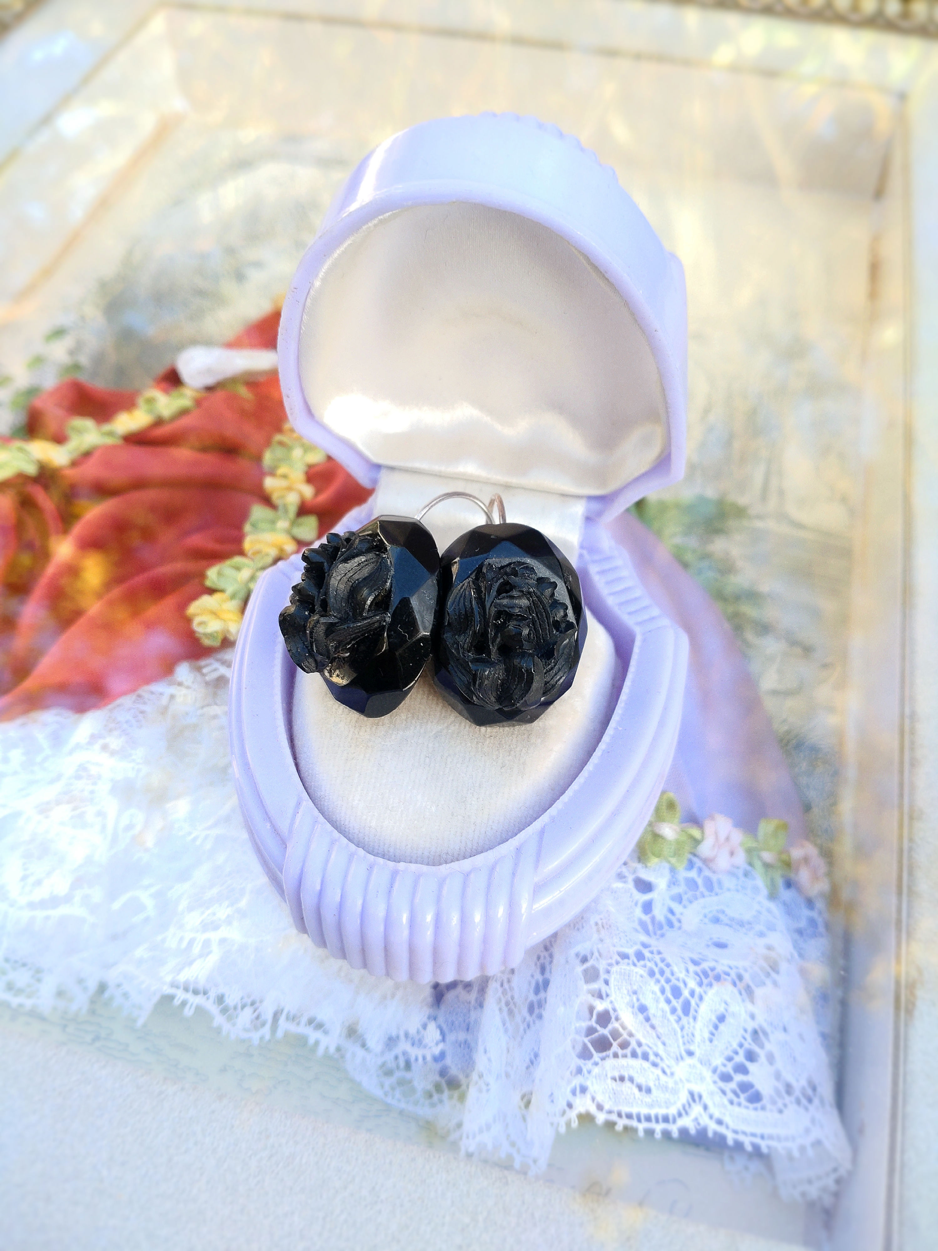 Adorable jet earrings 