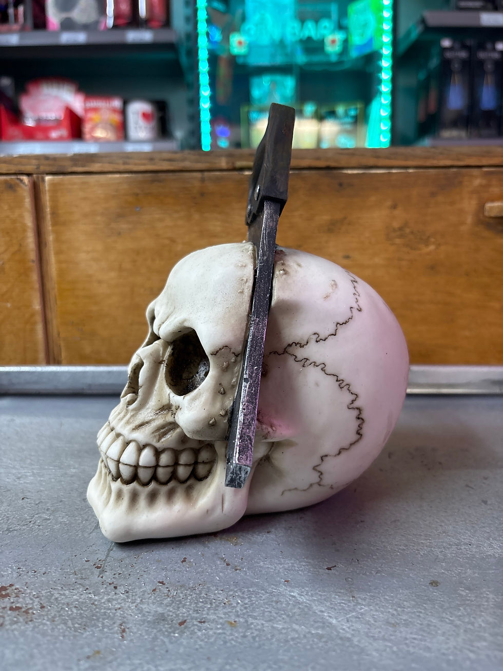 Thumbnail: Skull with saw