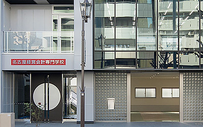 6号館玄関.jpg