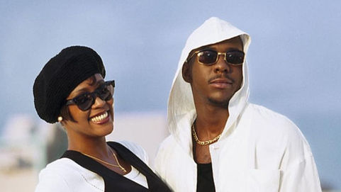 BOBBY BROWN|実はアッシャーがバックボーカルで参加していた"Something In Common"。