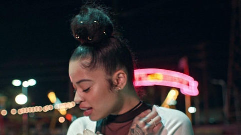 Ella Mai｜ジョニー・ギルの「ある曲」をベースにして作られた"Boo'd Up"。