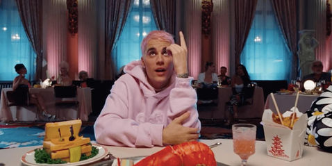 「妻とのセックスについて歌った」は表向き？Justin Bieber"Yummy"のMVに隠された驚くべき陰謀説。