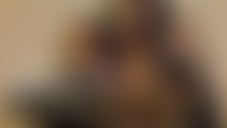 FLO▶︎▶︎周囲からリリースを反対されていたというデビュー曲"Cardboard Box"。