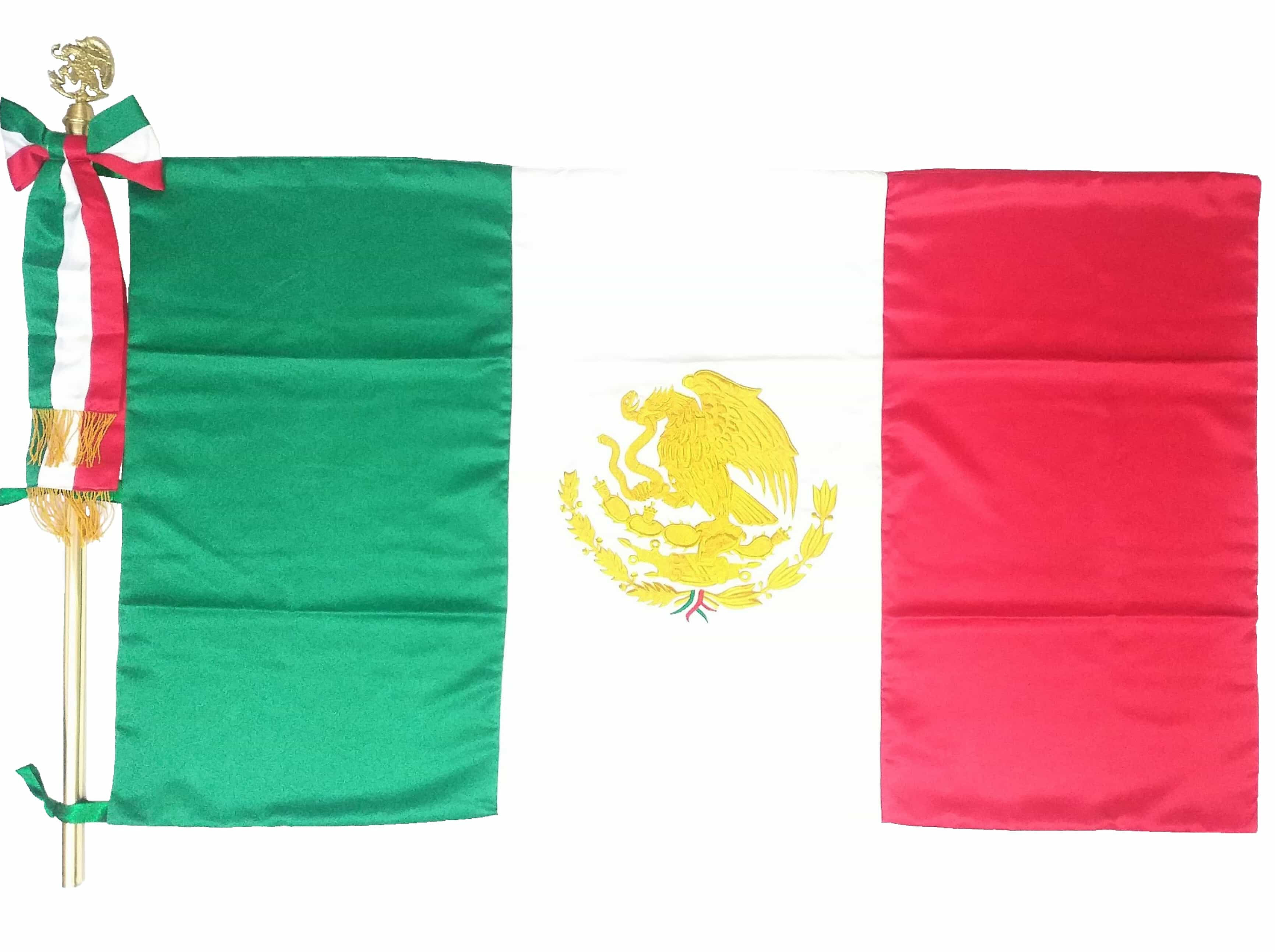 Bandera reglamentaria de raso, doble escudo bordado con hilo metálico oro