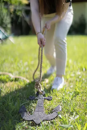 enfant qui joue lors de la chasse au trésor pirate