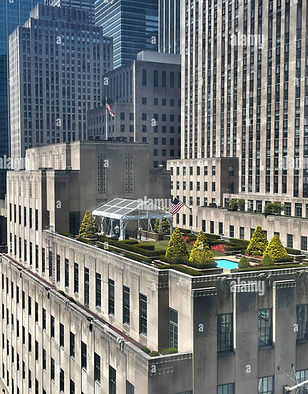formal-rooftop-garden-and-event-space-on-top-of-a-building-in-rockefeller-center-fifth-ave