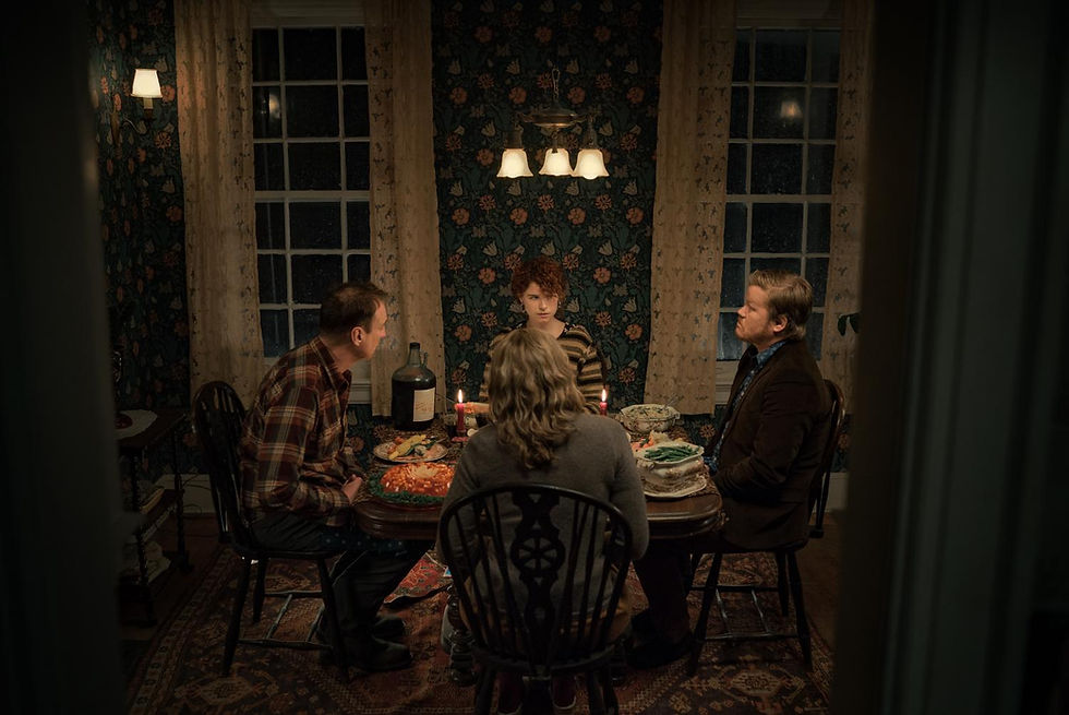 David Thewlis, Jessie Buckley, Toni Collette a Jesse Plemons ve filmu Asi to ukončím, foto: Netflix