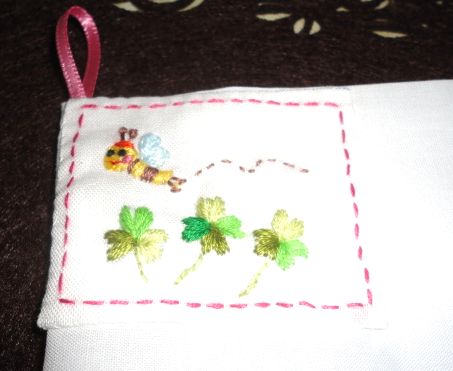 ハチとクローバー