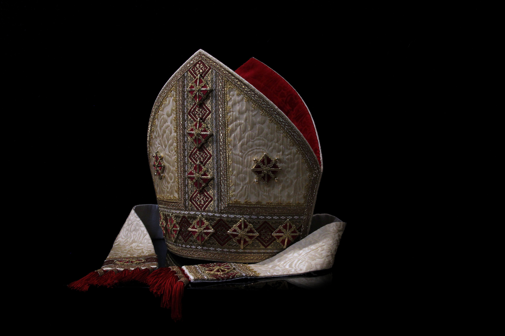 LAVS | Paramenti Sacri | Liturgical Vestment | made in Italy | Rome