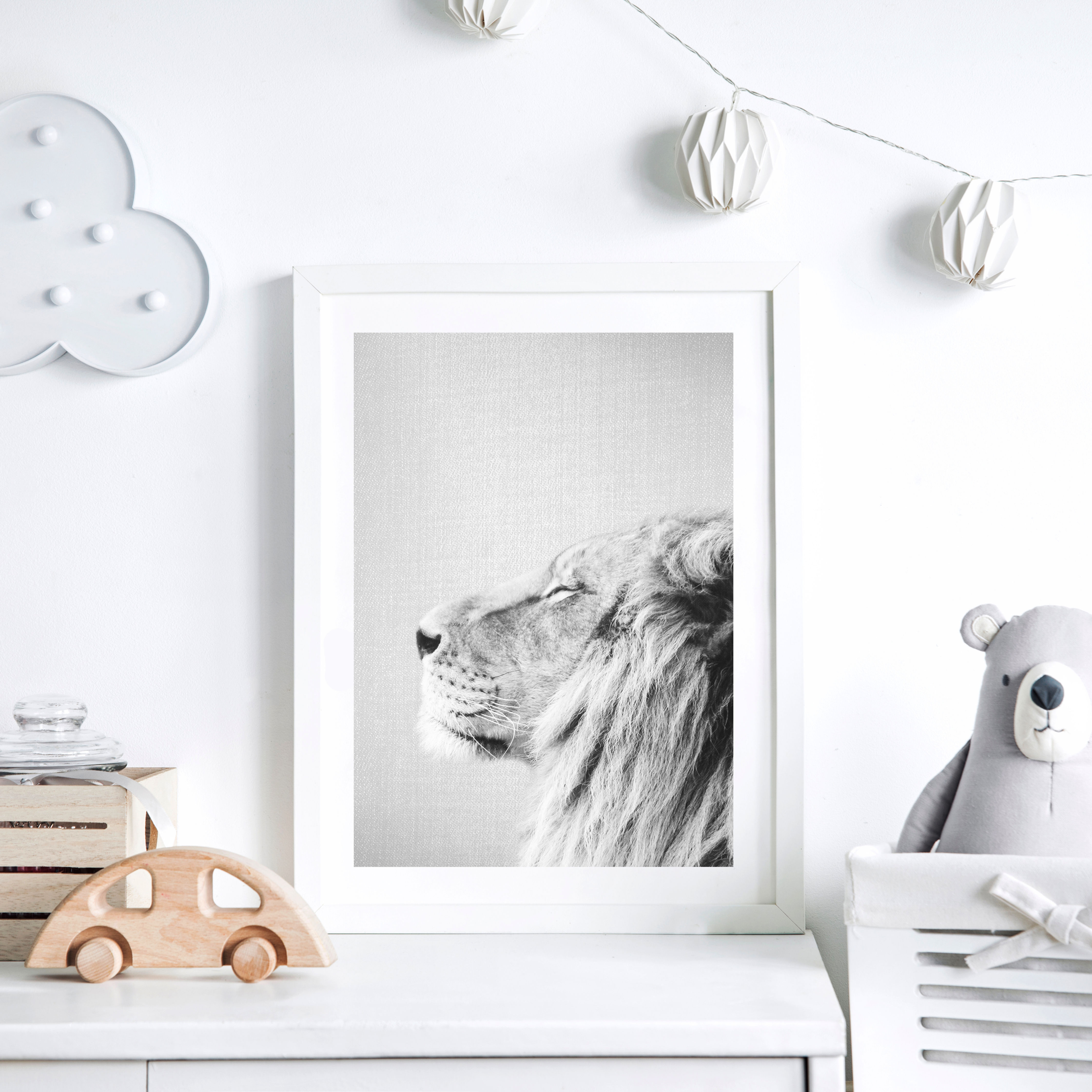 Dramatic lion side view wall art