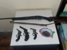 Homem é preso por violência doméstica e posse ilegal de armas em Sumaré