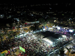 Arraiá na Praça reúne milhares de pessoas em noite de inclusão, solidariedade e cultura