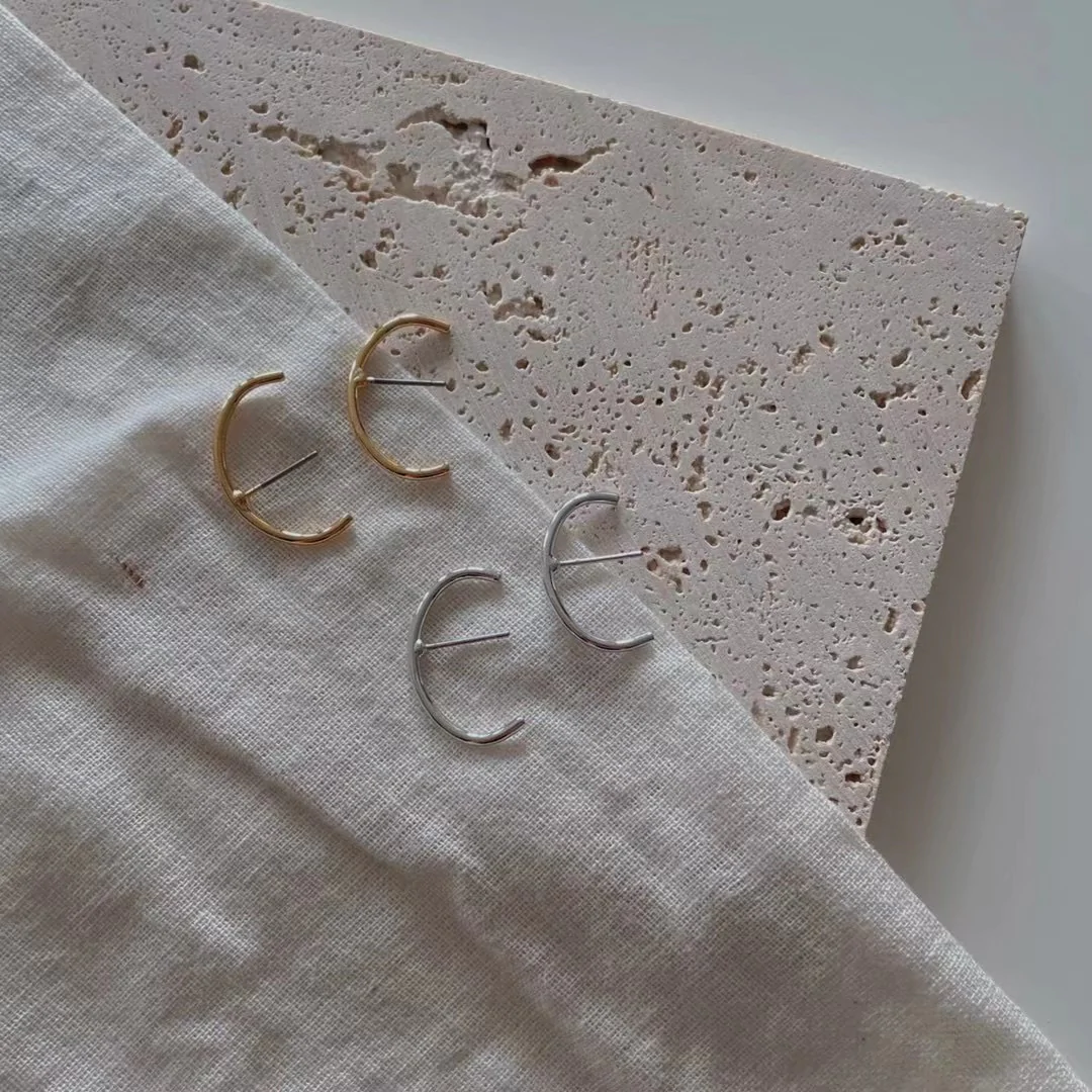 C-curve Earrings - Gold
