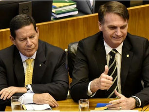 PRESIDENTE DA REPUBLICA JAIR MESSIAS BOlSONARO E VICE PRESIDENTE HAMILTOM MOURÃO SÃO NOTIFICADOS