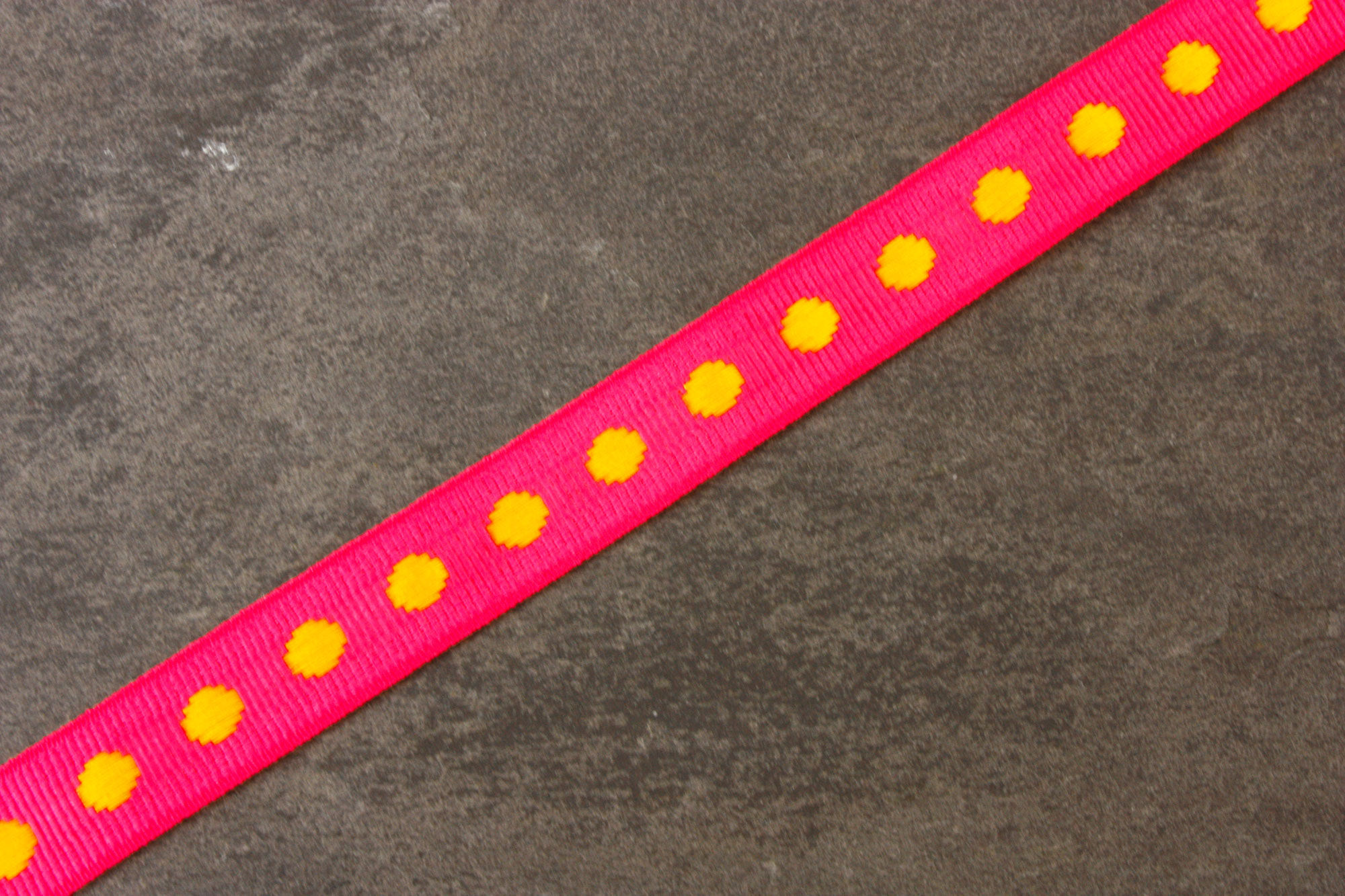 10mm French Spotty - Shockiing Pink / Yellow