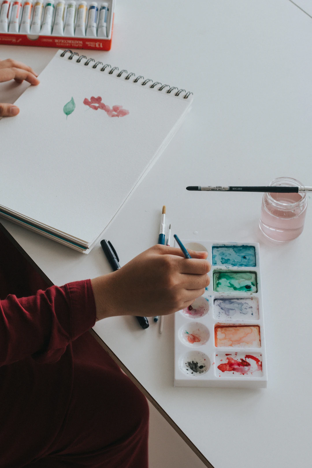 Unlocking Healing Through Art Therapy and Creative Outlets