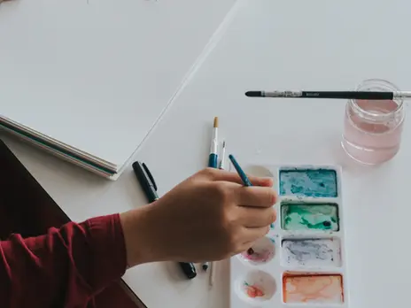 Unlocking Healing Through Art Therapy and Creative Outlets