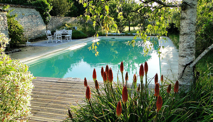 La gran piscina, fuera de la vista