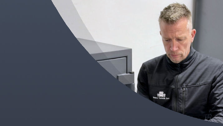 Robert Jarz beim Tresor Kundenservice