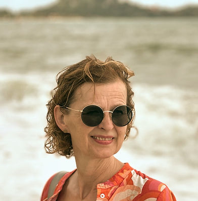 Eine Frau am Meer