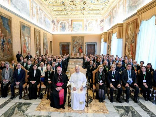 Papa alerta para mudança rápida causada pela IA e pede atenção às crianças e jovens
