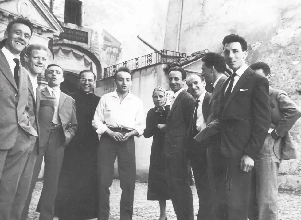 Padre Mencarini no Jardim dos Justos de Milão