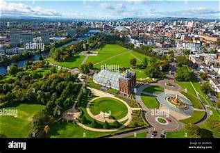 Can You Recommend a Town or Village Near Glasgow with a Nice Scenic View and Good for Walking Around?