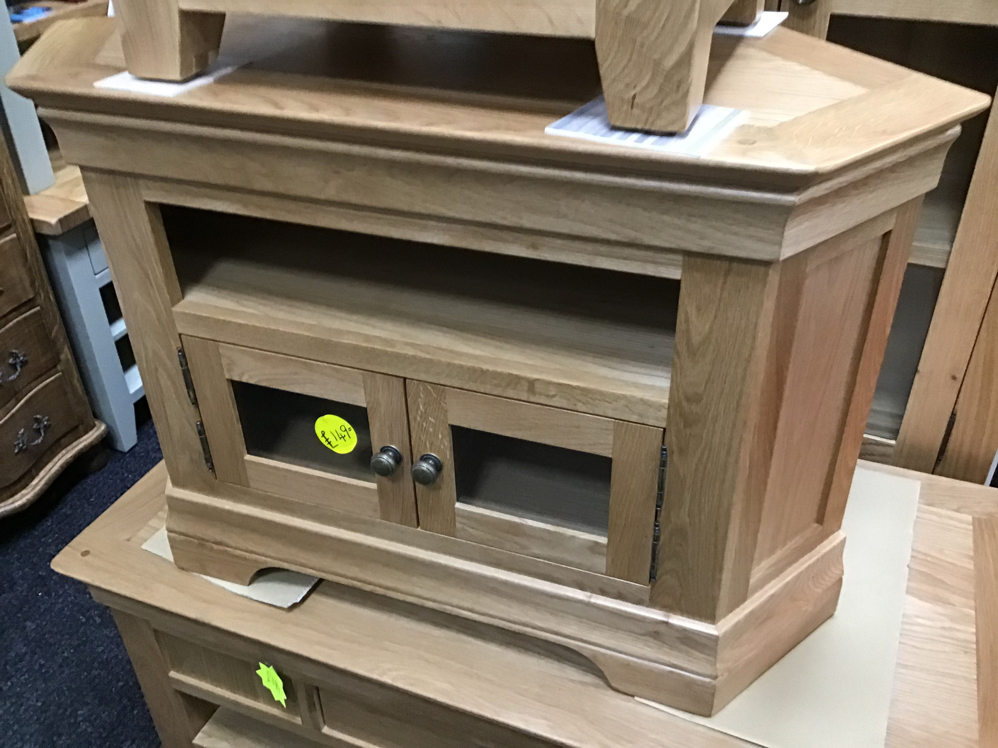 Real oak corner tv unit with 2 glass doors 