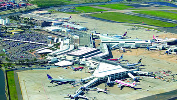 Former pilot warns Sydney Airport faces catastrophic safety consequences