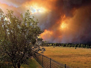 Residents ordered to evacuate as life-threatening bushfires hit Victoria