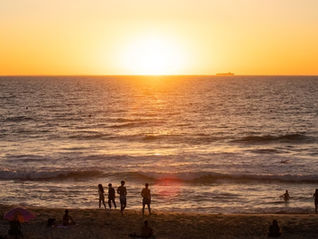 Unseasonal autumn heat grips multiple Australian states