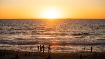 Unseasonal autumn heat grips multiple Australian states